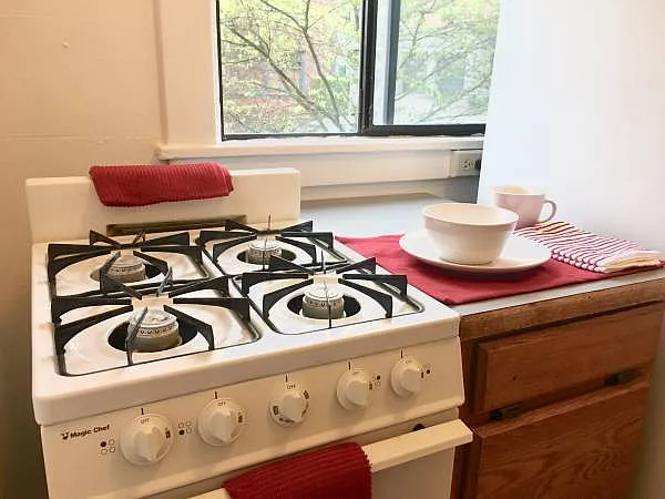 Regis Apartments — Photo 24