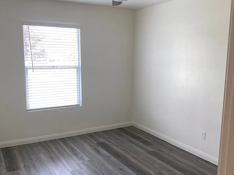 3201 Mesa Dr — Photo 2