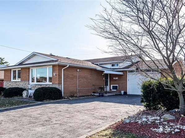31 Darlington Dr, Hamilton, ON L9C 2L8