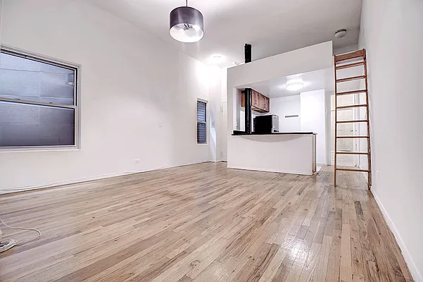 Rented by Urbane Brokerage | media 10