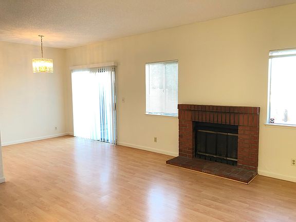 3rd image of 2412 Emily Ln