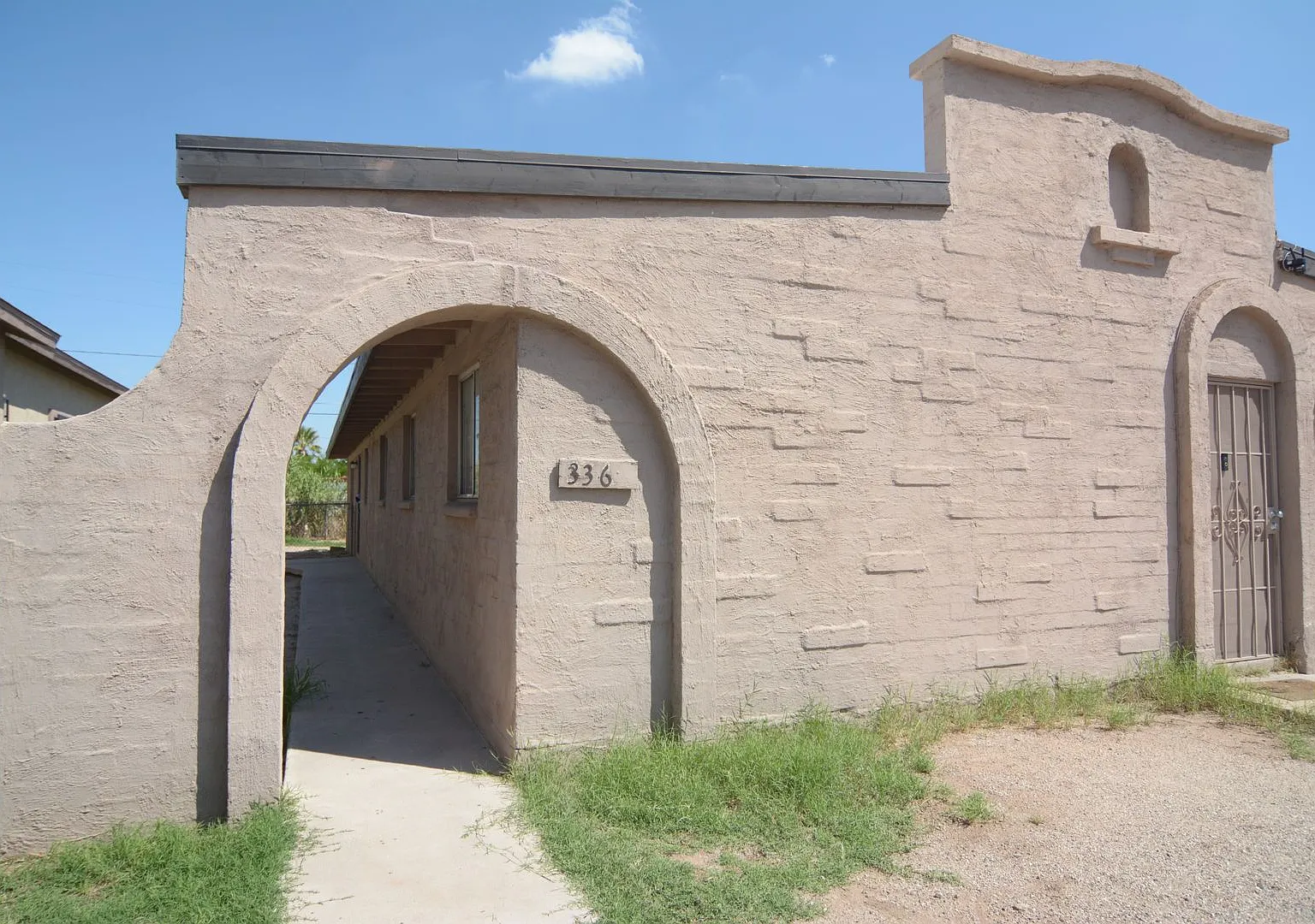 3 Bedroom 1 Bath Duplex! Great South Tucson Location! — Photo 1