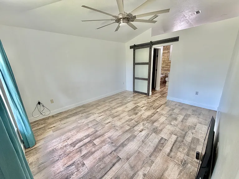 1230 Silverdale St — Photo 7