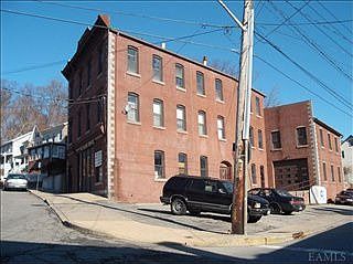 5th image of 102 N Highland Ave