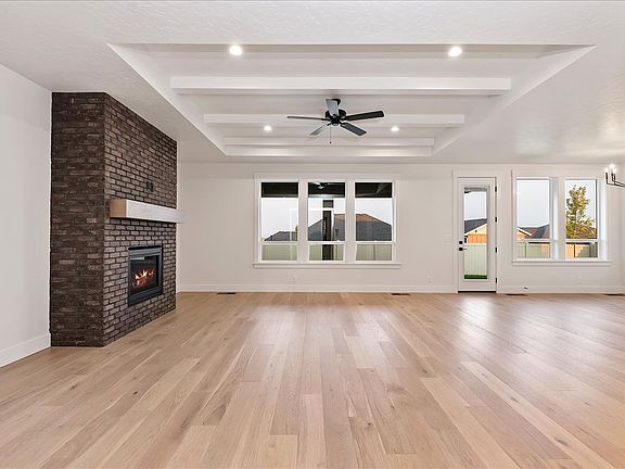 5th image of 2835 E 12th St
