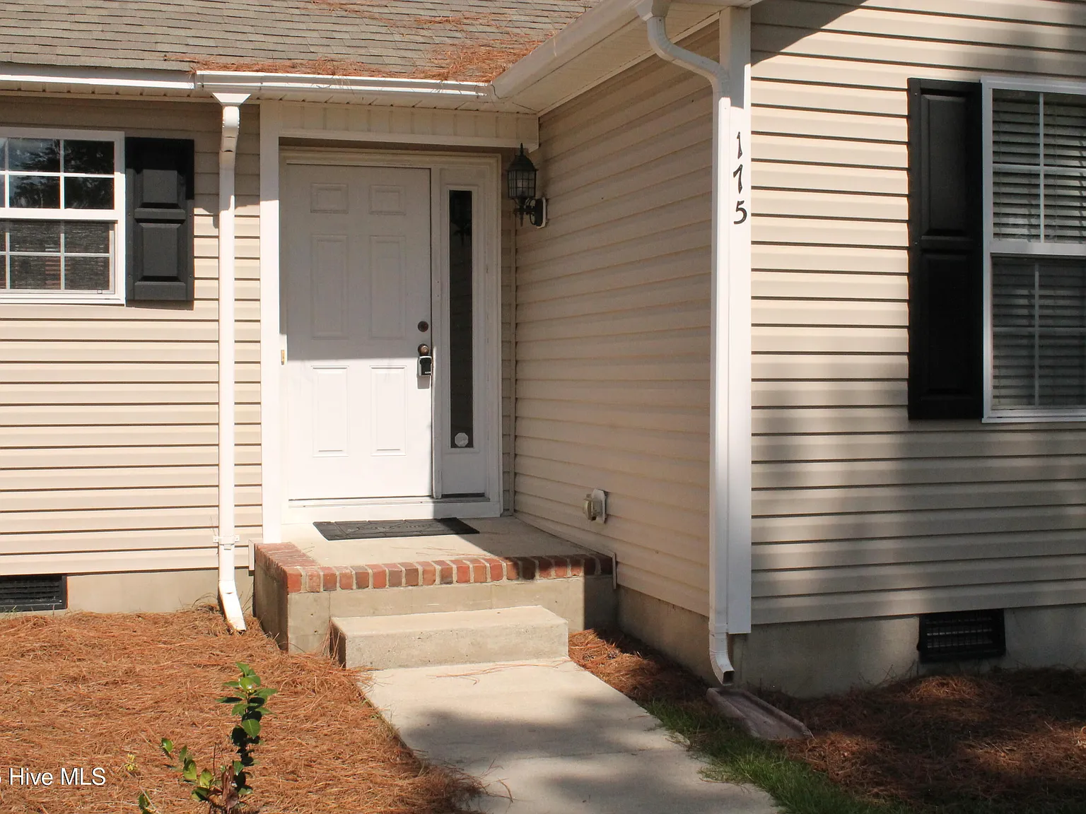 3 bed, 2.0 bath, $1,650 — Photo 3