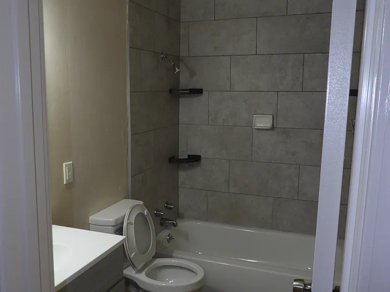 1716 N Jordan Ave — Photo 11