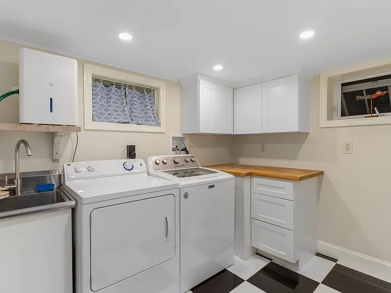 141 Coggeshall Ave — Photo 37