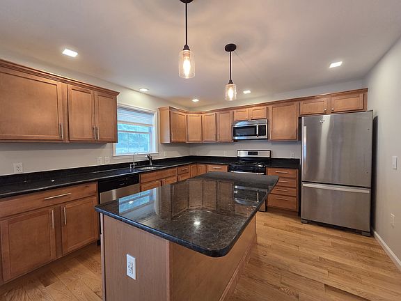 4th image of 11 Taylor St #A