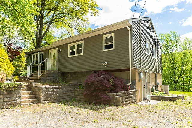 1st image of 49 Woodland Dr