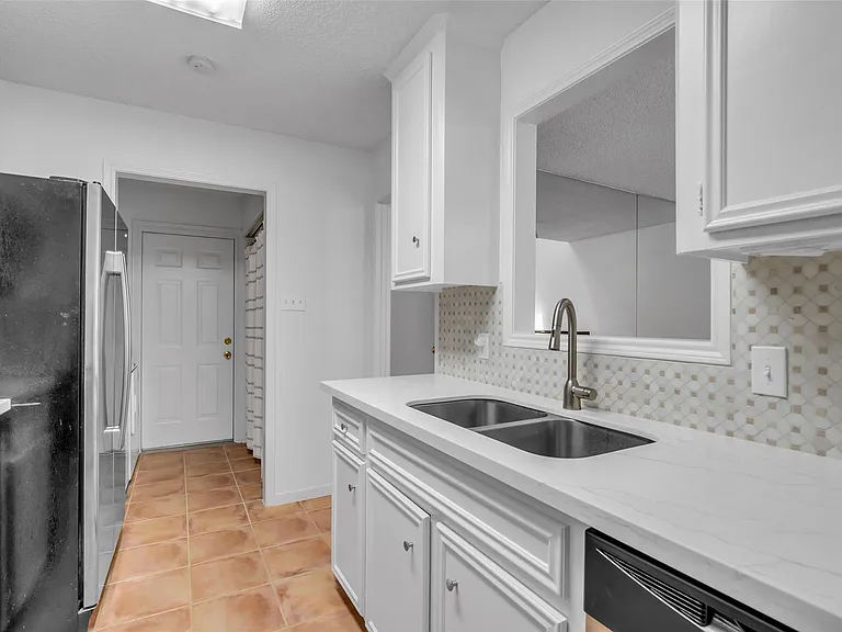 13740 Hollowgreen Dr #605 — Photo 14