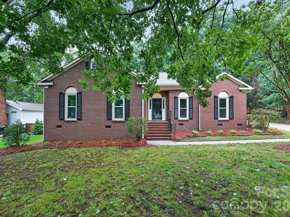1st image of 1029 Fairway Ridge Rd NW