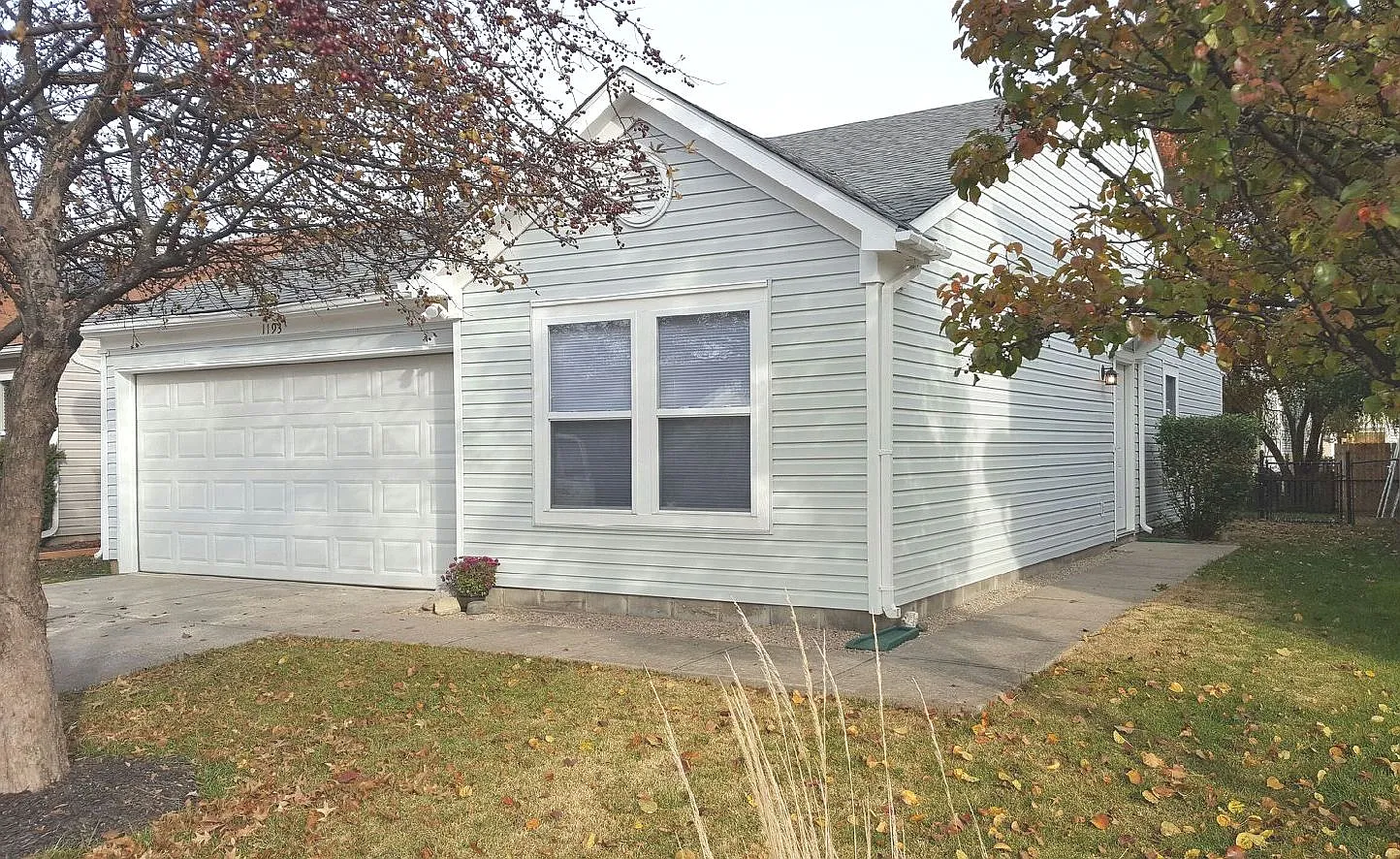 1193 Crescent Dr photo 1