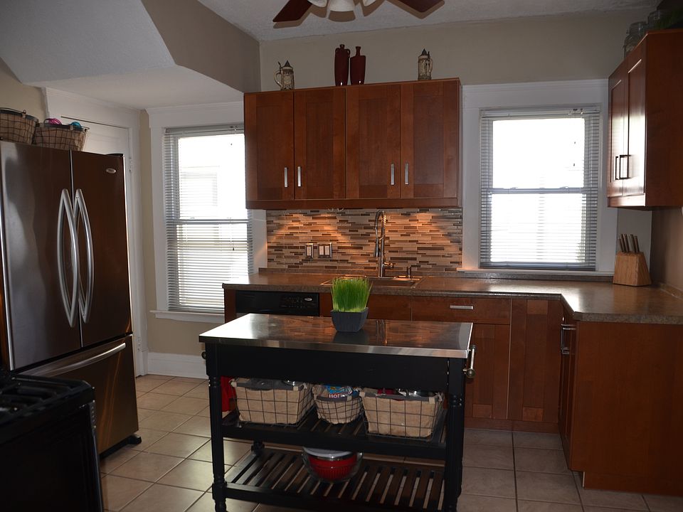 1st image of 17619 Larchwood Ave