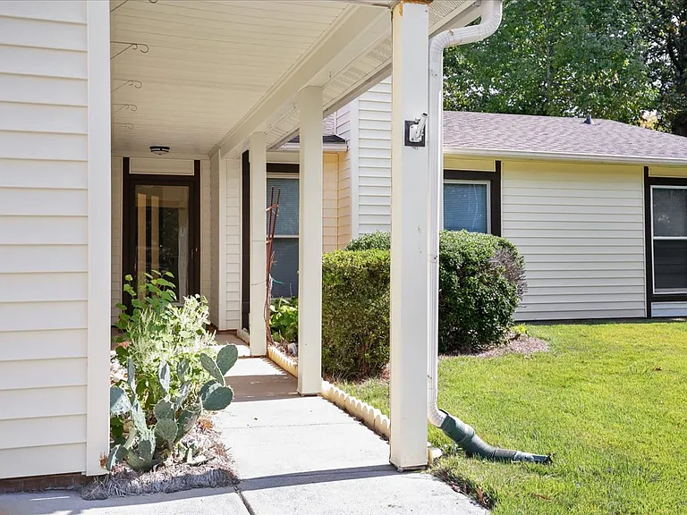 1607 Burnley Dr — Photo 8
