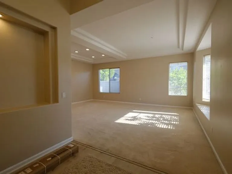 701 Loma Adria — Photo 9
