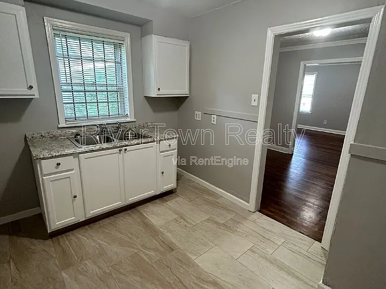 1070 E Walthal Cir — Photo 9