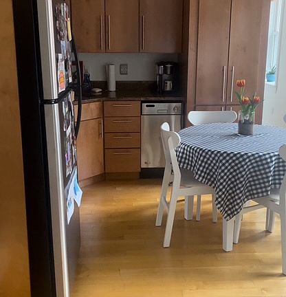 3rd image of 101 Prince St APT 1