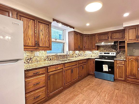5th image of 121 Dahlgren Pl APT 3