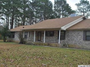 215 Pine Cir SE, Hartselle, AL 35640