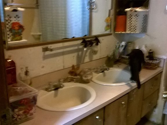 5th image of 3205 West Capitol Ave #22