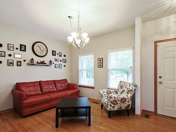 2nd image of 1 N Berkshire Ln