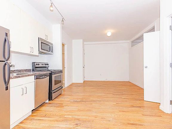 4th image of 324 Melrose St APT 3A