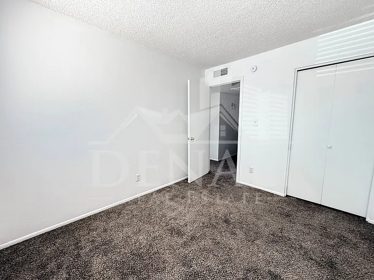4006 S 44th St — Photo 12