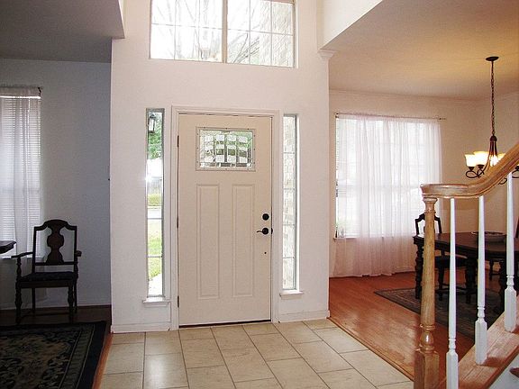 3rd image of 425 Keenland Dr