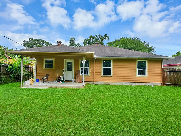 608 Trinity Ln — Photo 33