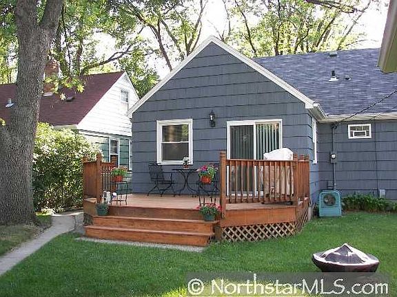 Great backyard and deck!