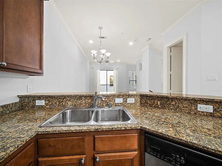 202 McGowen St #F — Photo 11