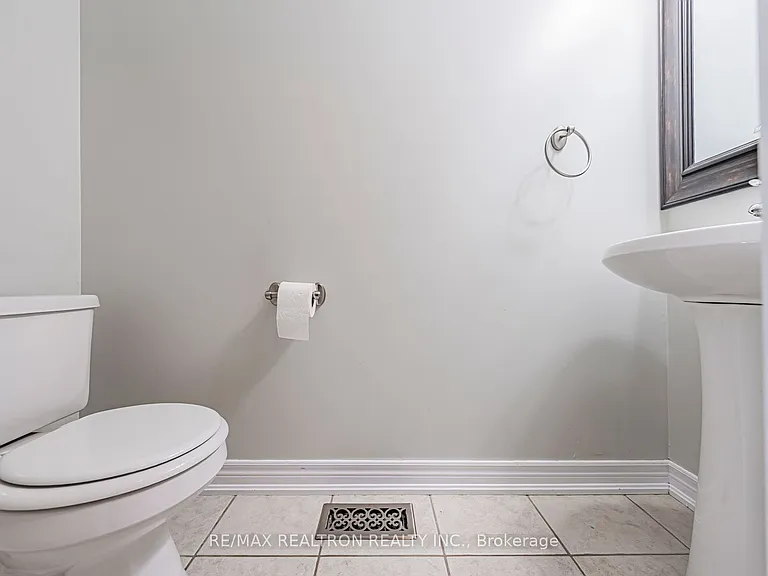 44 Moynahan Cres #MAIN — Photo 32