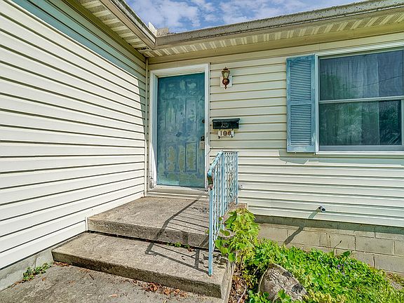 4th image of 100 Hillcrest Ave