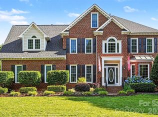 7068 Kidwelly Ln, Matthews, NC 28104