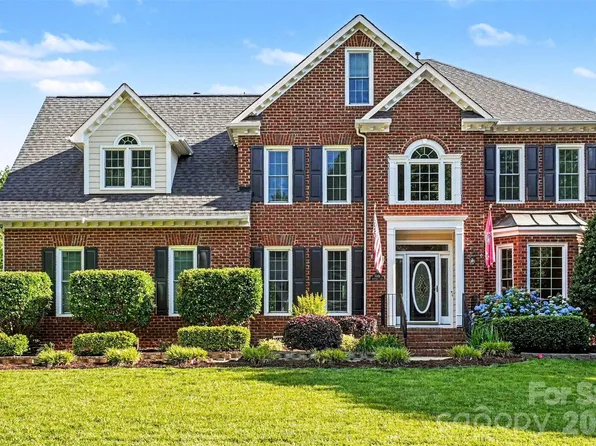 7068 Kidwelly Ln, Matthews, NC 28104