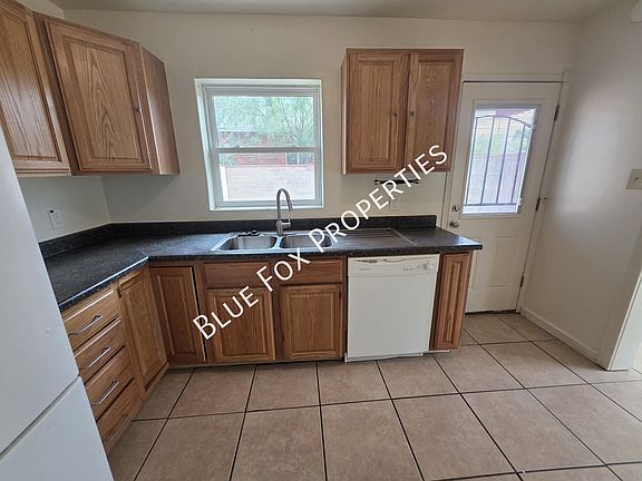 3rd image of 1301 E Lee St