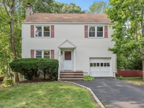 8 Colony Ct, New Providence Boro, NJ 07974
