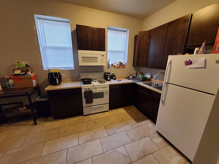 1532 W 18th Pl #2R — Photo 2