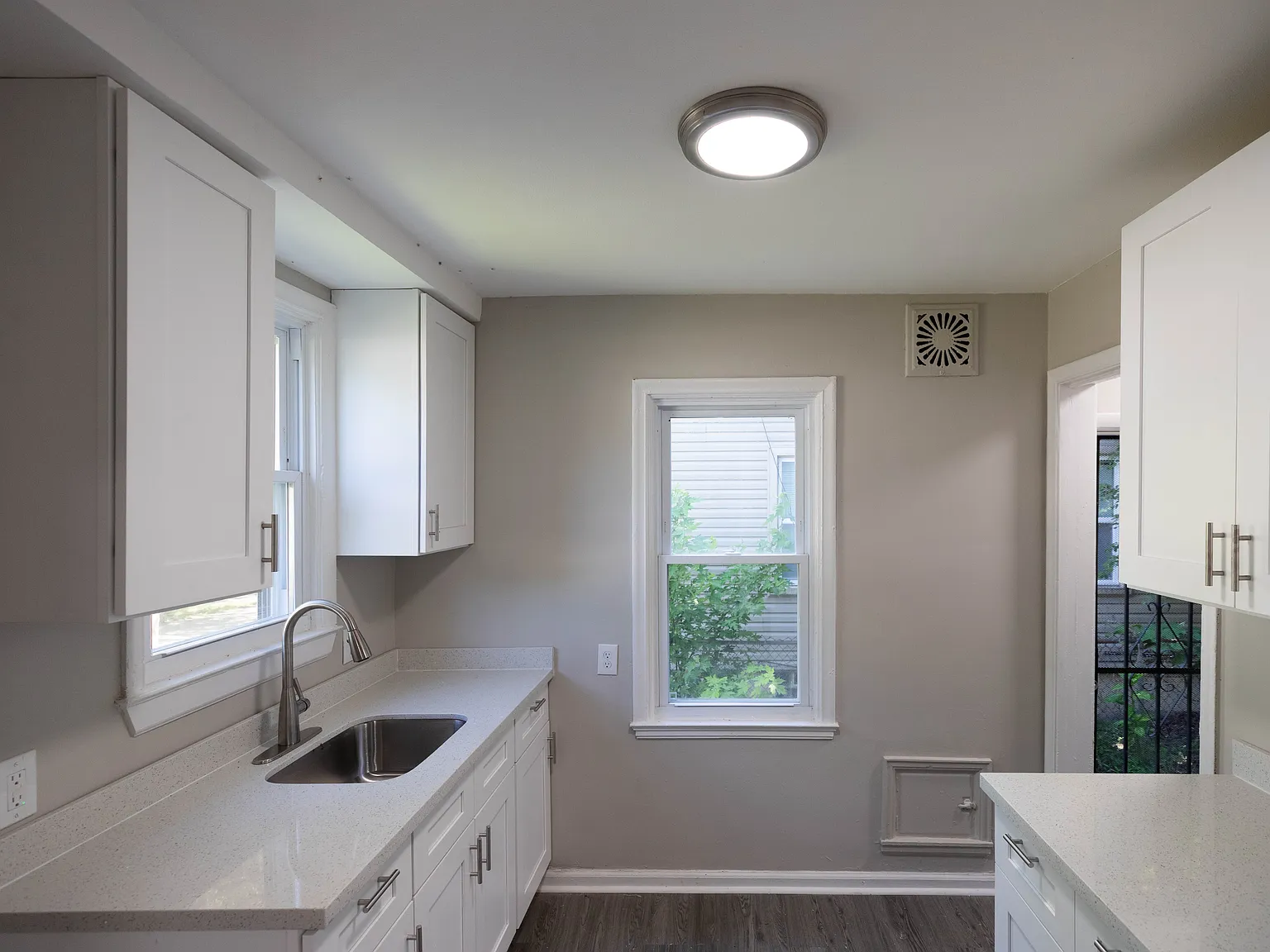 3 bed, 1000 sqft, $1,250 — Photo 3