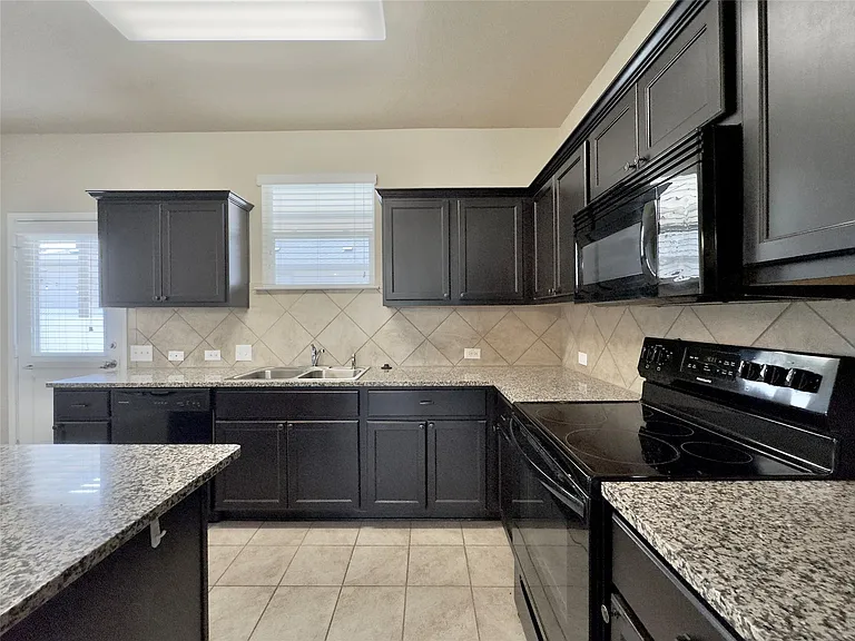 713 Katmai Cir — Photo 12