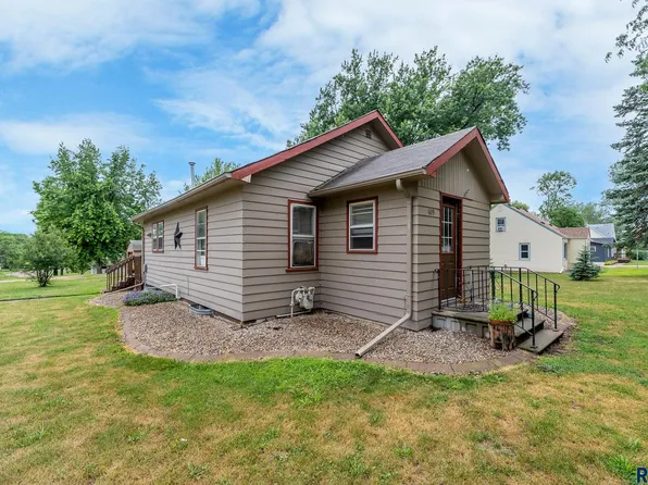 609 E 2nd St, Colton, SD 57018