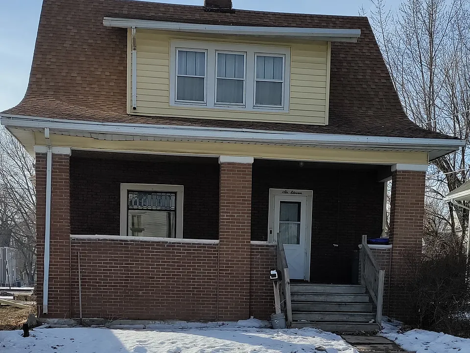 611 D Ave