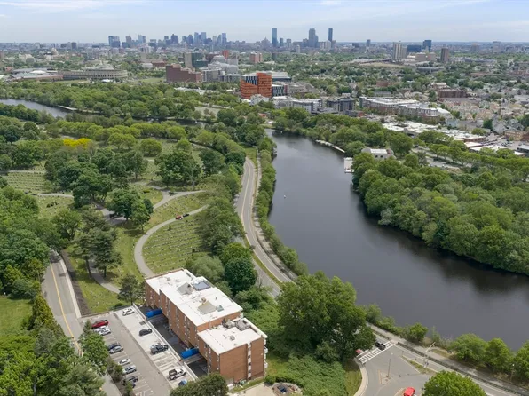 231 Coolidge Ave APT 409, Watertown, MA 02472