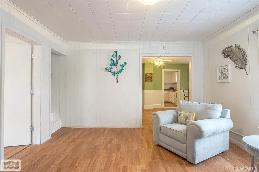 107 East Perry Street - 1 — Photo 3