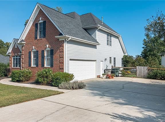 2nd image of 2642 Firethorn Ct