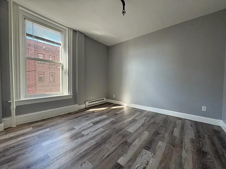 460-3 N Main St — Photo 5