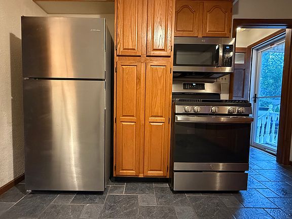 5th image of 1130 Adelmann Ave