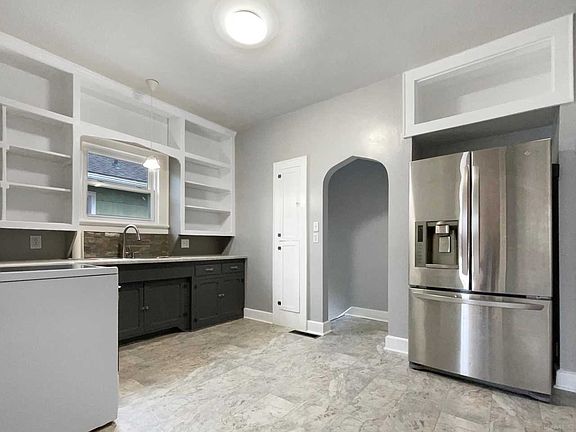 5th image of 505 Lewis Ave