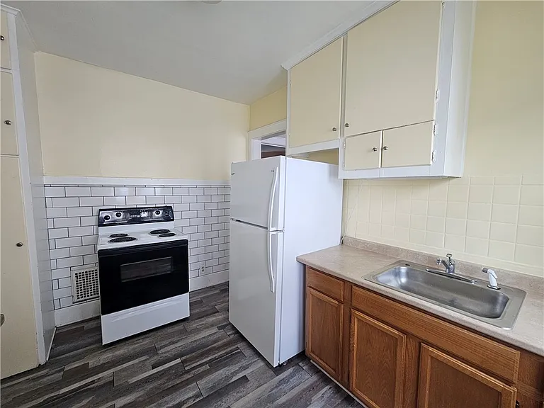133 McKinley St — Photo 3